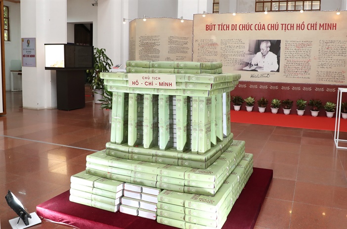 Triển lãm tư liệu “50 năm thực hiện Di chúc Chủ tịch Hồ Chí Minh”