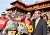Chủ tịch tỉnh đón du khách “xông đất” di sản Hoàng cung Huế