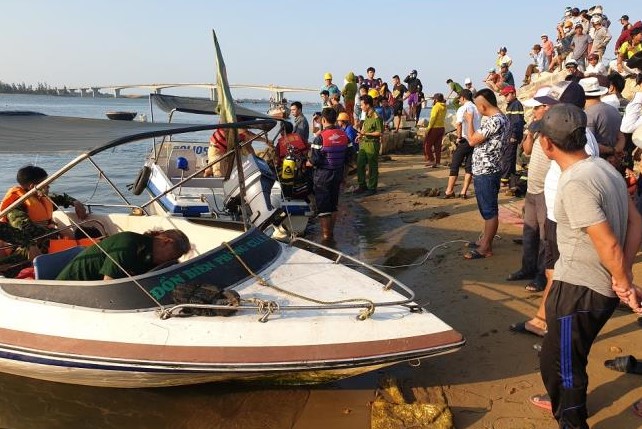 Lật thuyền, 5 người mất tích trên sông Thu Bồn: Đã tìm thấy 2 thi thể