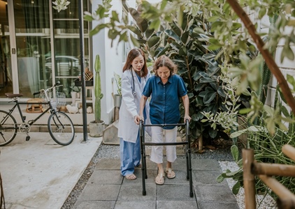 Dịch vụ chăm sóc cao cấp cho người cao tuổi: Tiềm năng còn bỏ ngỏ