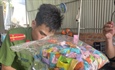 Ăn kẹo không rõ nguồn gốc, 15 học sinh có biểu hiện ngộ độc